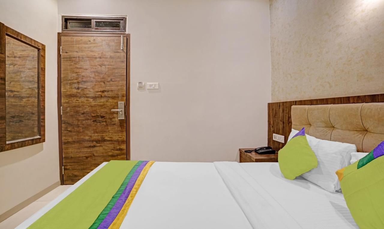 Hotel Bkc Mannat Мумбай Екстериор снимка