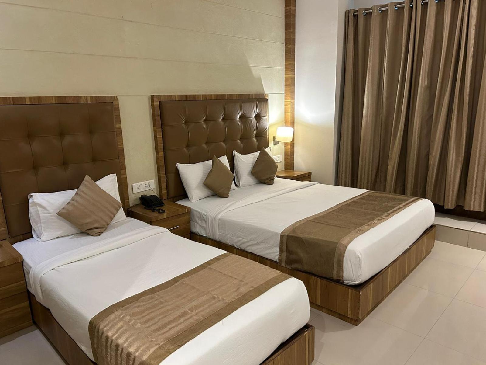 Hotel Bkc Mannat Мумбай Екстериор снимка