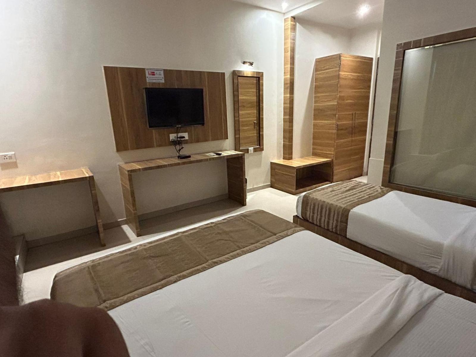 Hotel Bkc Mannat Мумбай Екстериор снимка