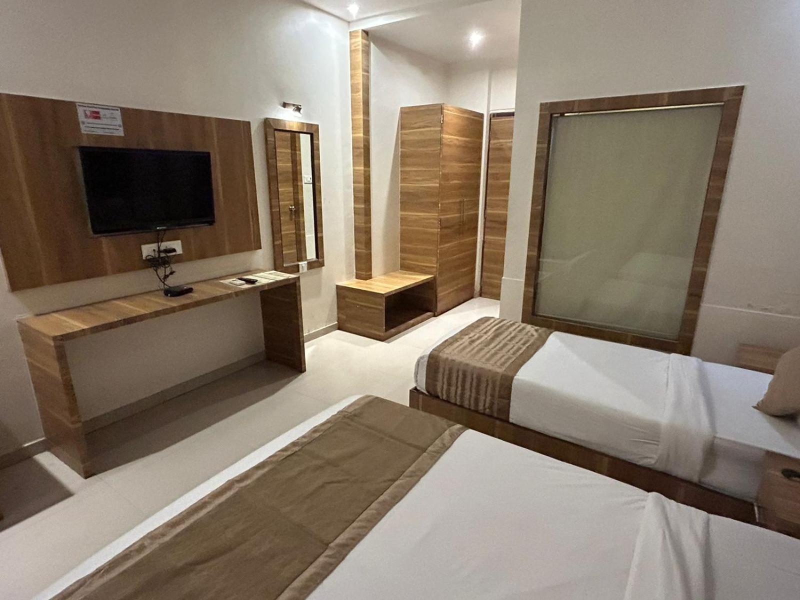 Hotel Bkc Mannat Мумбай Екстериор снимка