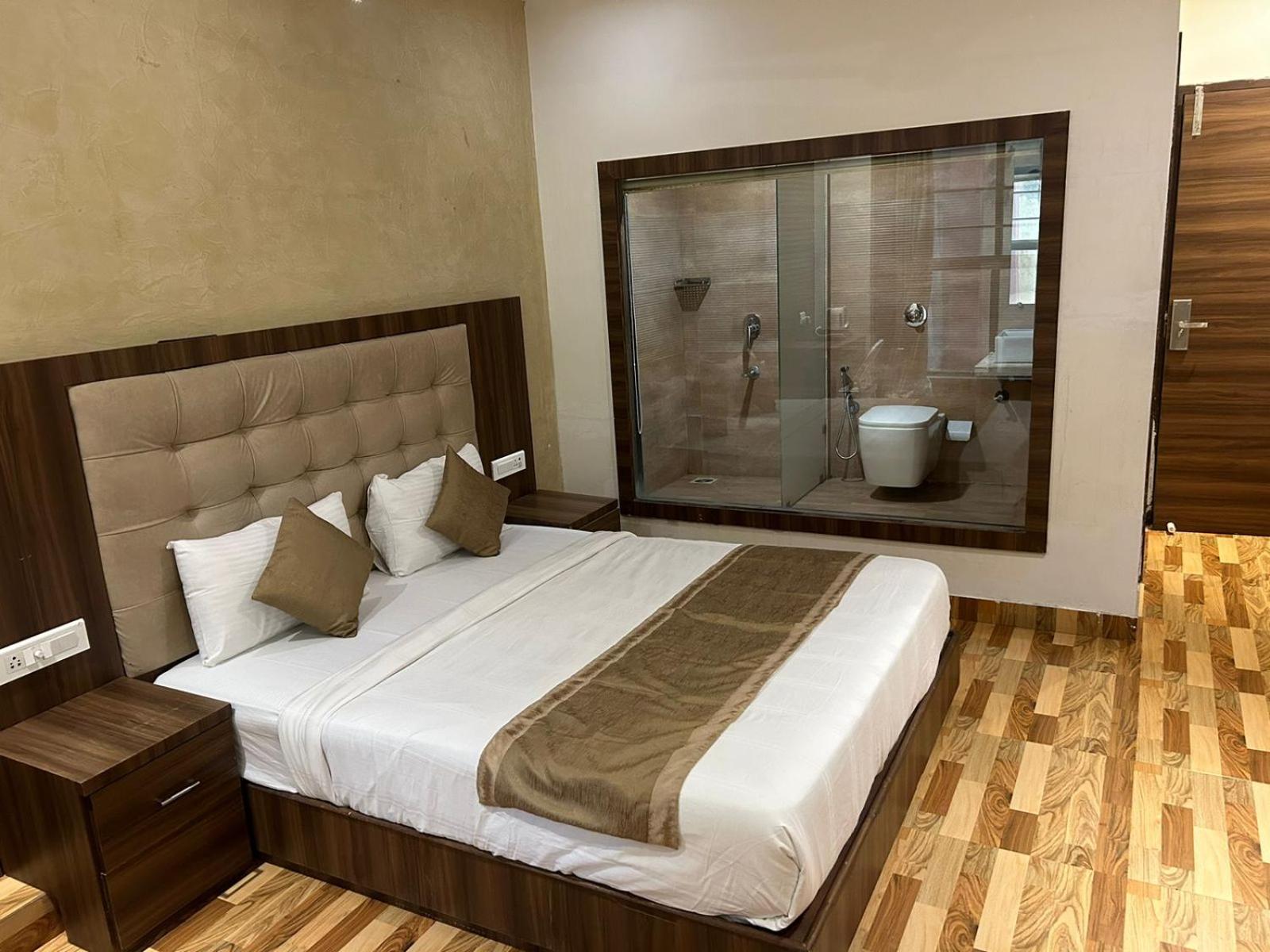 Hotel Bkc Mannat Мумбай Екстериор снимка