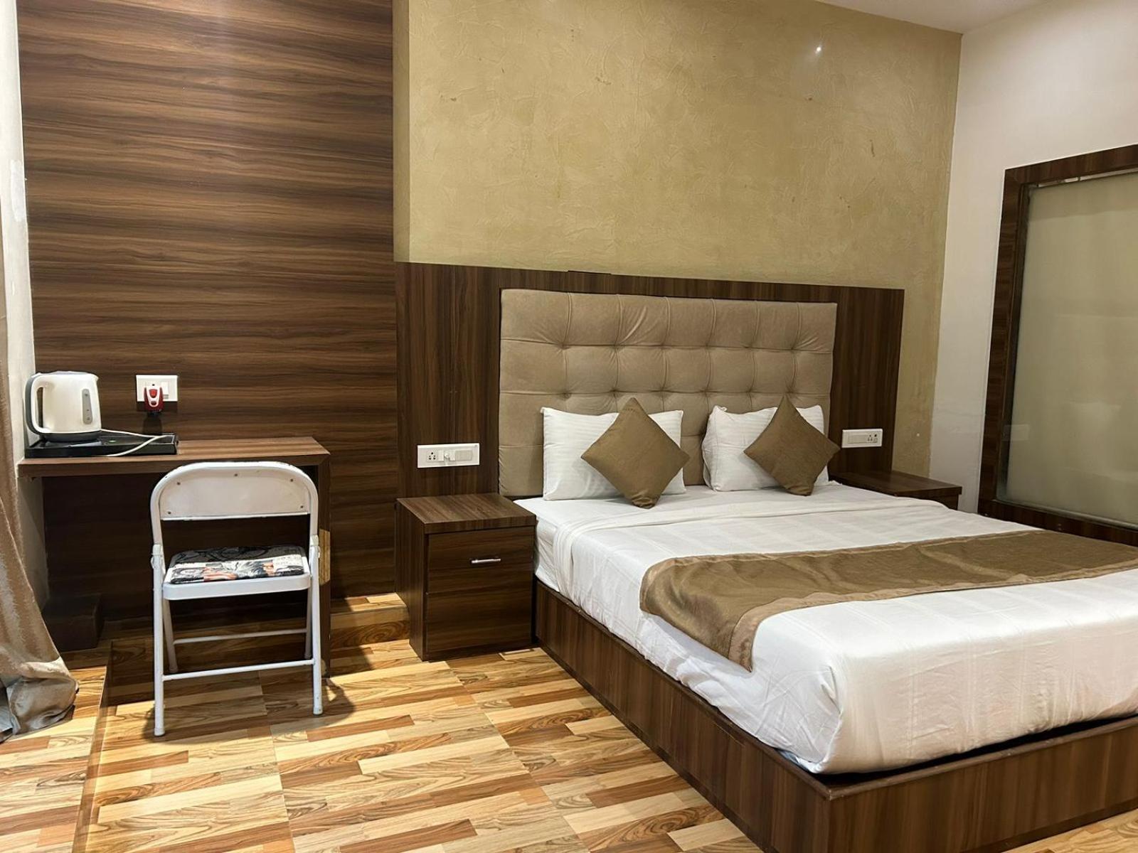 Hotel Bkc Mannat Мумбай Екстериор снимка