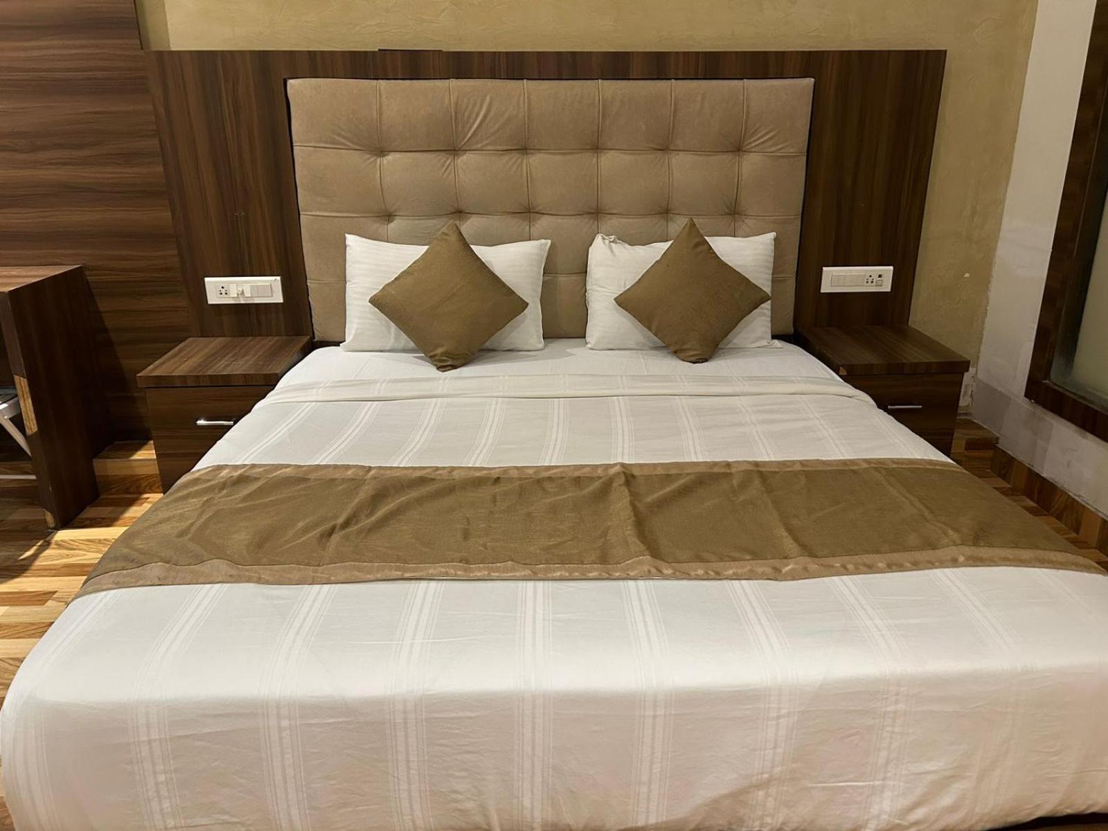 Hotel Bkc Mannat Мумбай Екстериор снимка