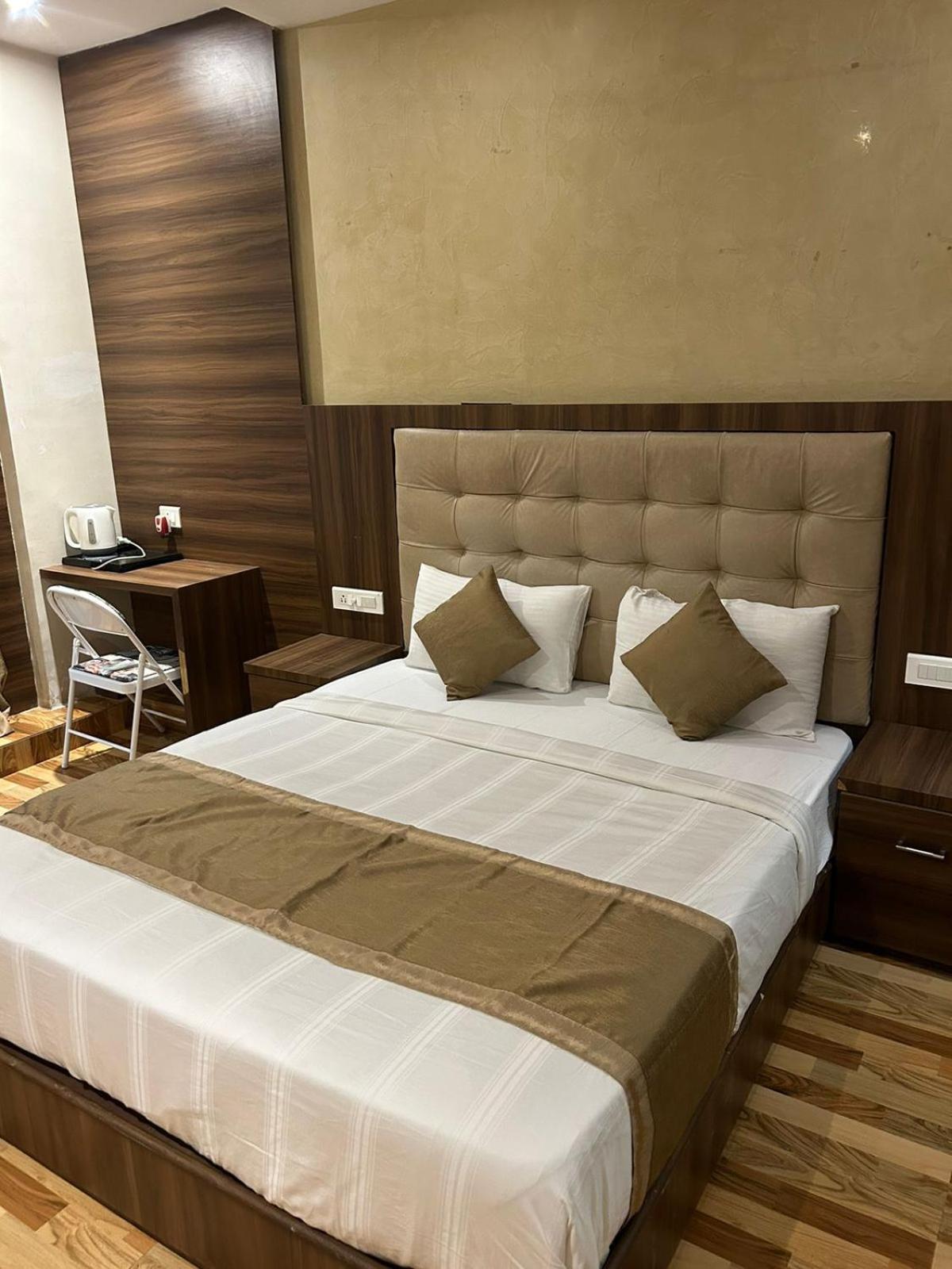 Hotel Bkc Mannat Мумбай Екстериор снимка