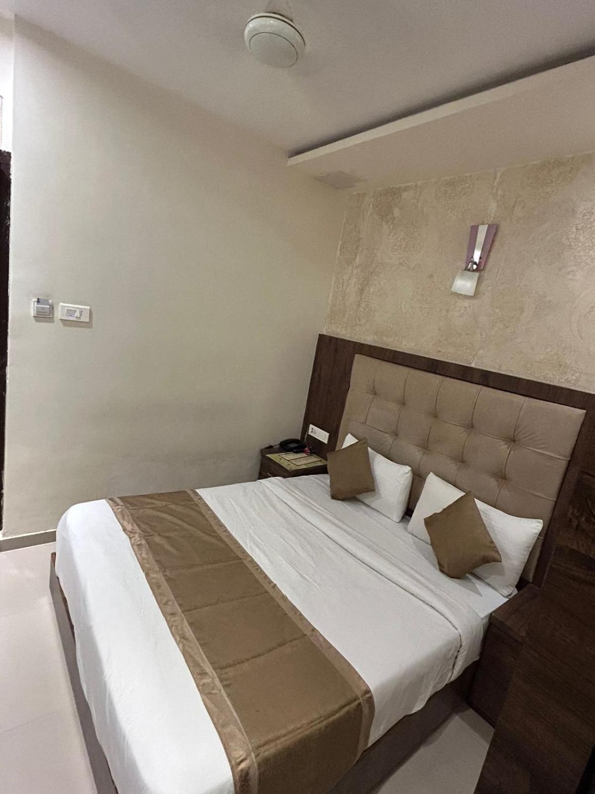 Hotel Bkc Mannat Мумбай Екстериор снимка