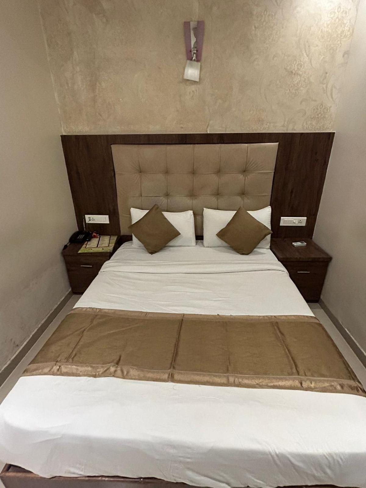 Hotel Bkc Mannat Мумбай Екстериор снимка