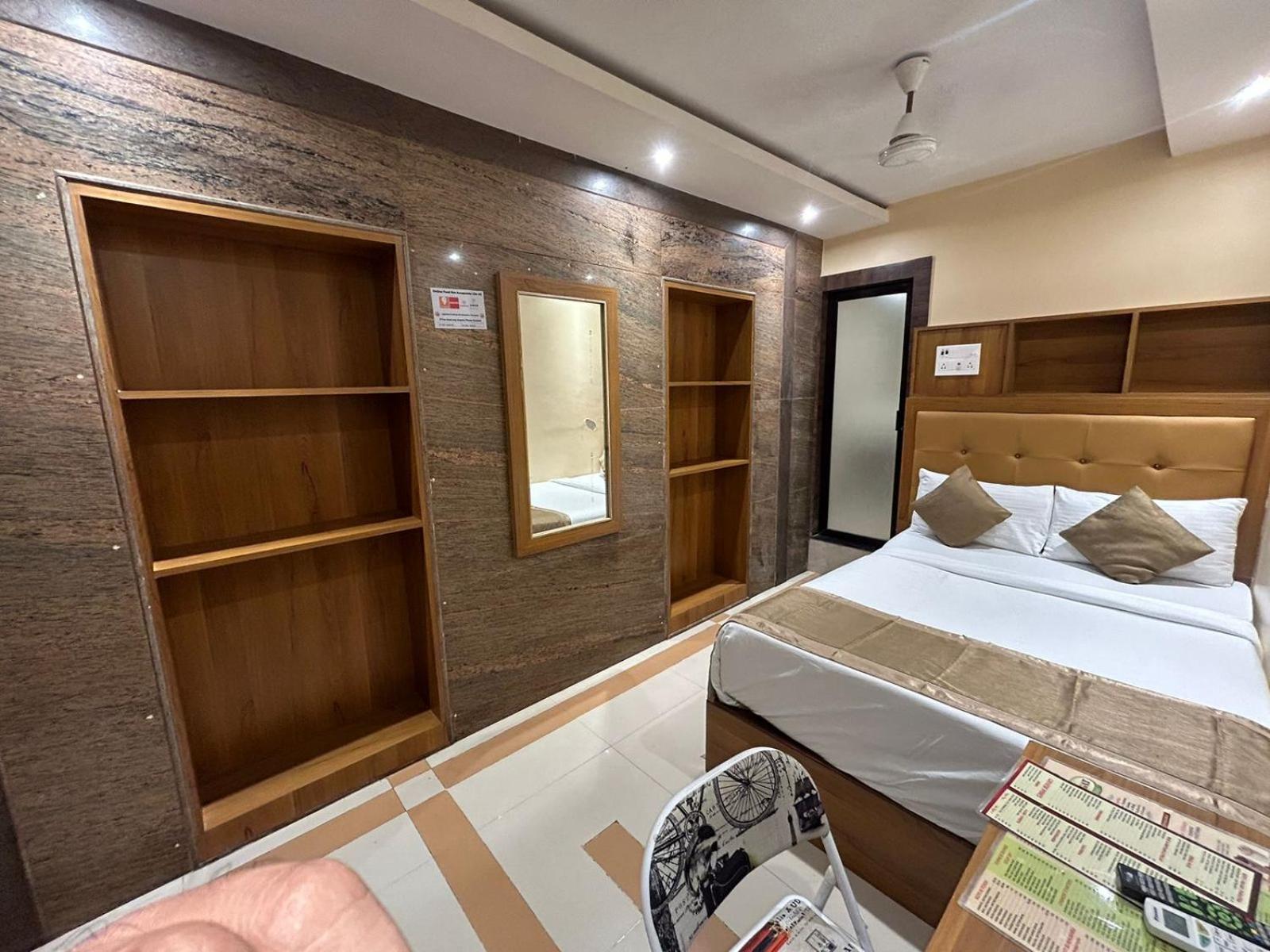 Hotel Bkc Mannat Мумбай Екстериор снимка