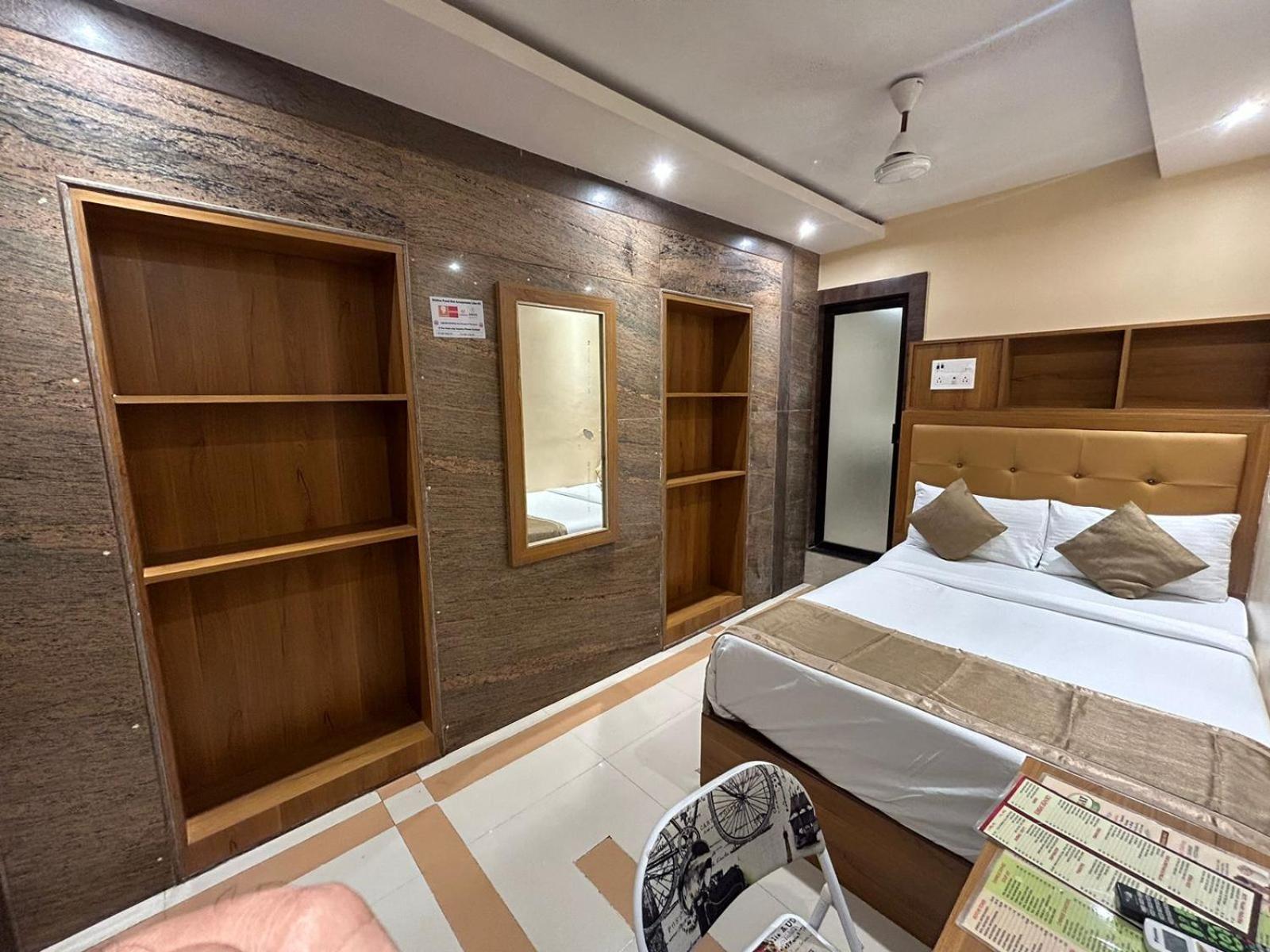 Hotel Bkc Mannat Мумбай Екстериор снимка