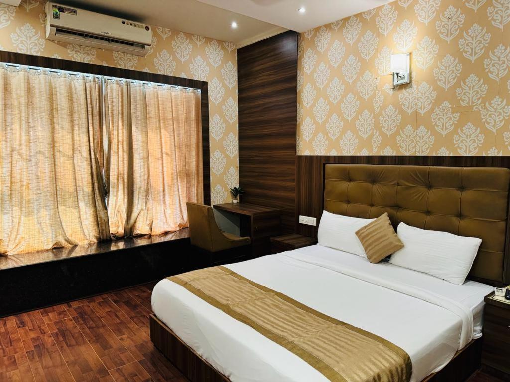 Hotel Bkc Mannat Мумбай Екстериор снимка